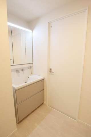 【独立洗面台】 | ロマネスク井尻第6 | 洗面所は鏡裏、洗面台下部など収納スペースがしっかり設けられています