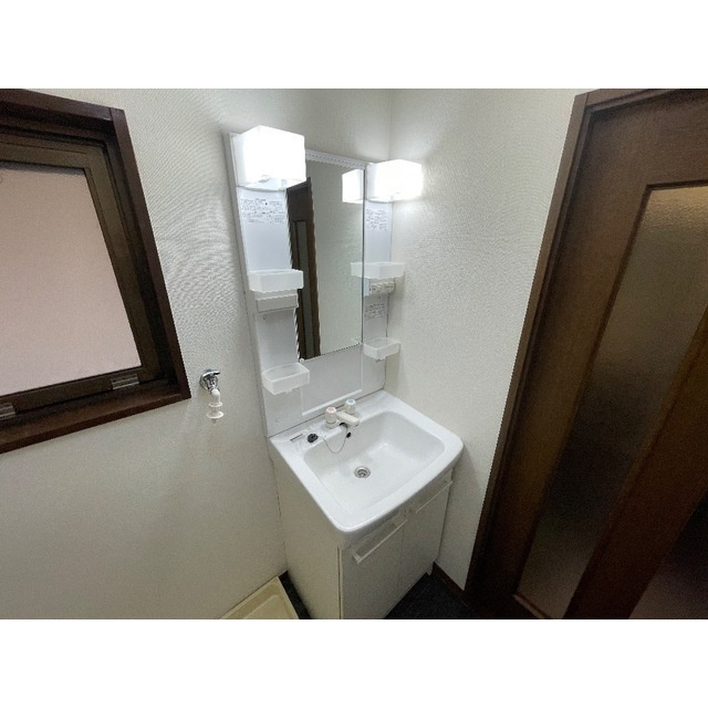 エンブレムの洗面所