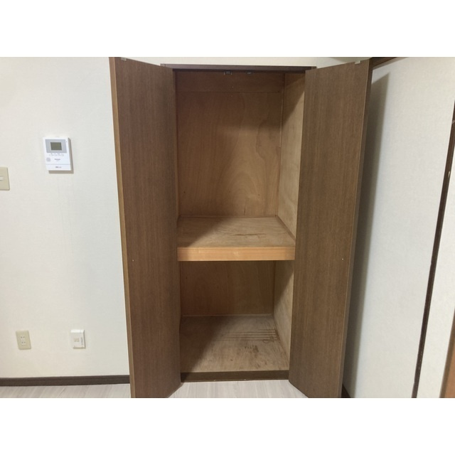 エンブレムの内装