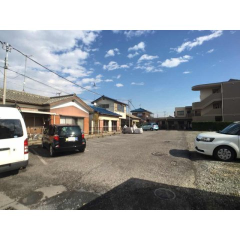 エンブレムの駐車場