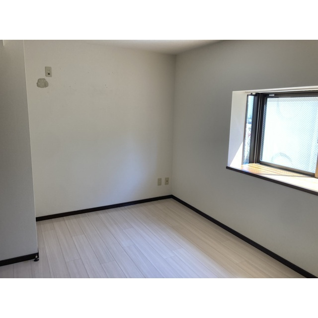 エンブレムの内装