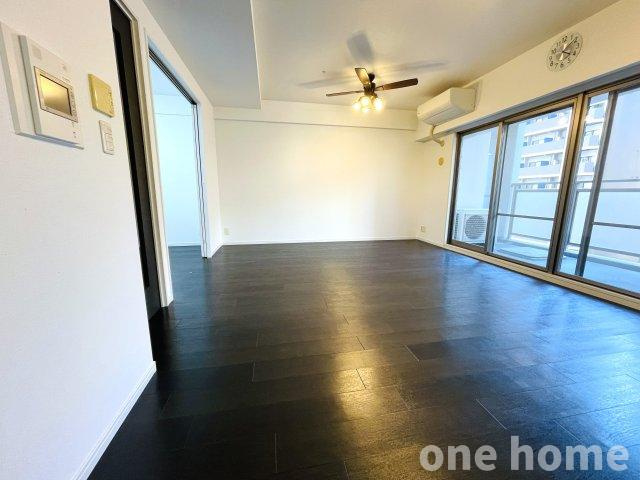 アッド・パー・プレイスの居間・リビング|◆LDK 別角度です！バルコニーから自然光たっぷり差し込みます！
◆【onehome専任物件】売主様→当社→お客様の関係でご内覧～商談までスムーズです!!