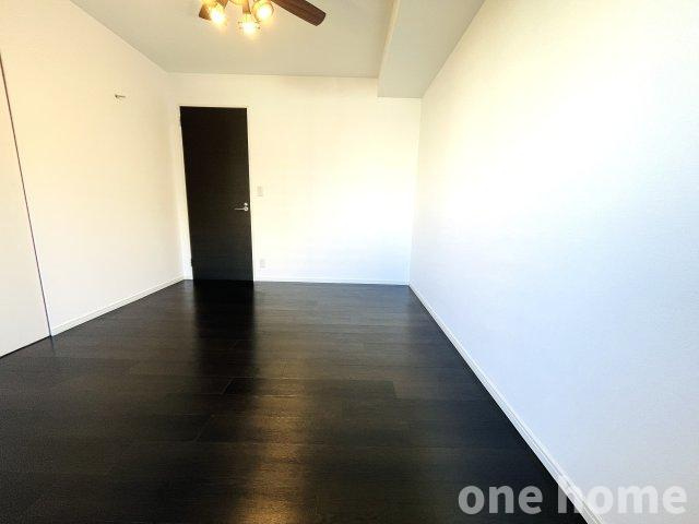 アッド・パー・プレイスの洋室|◆約7.5帖洋室です！シンプルな内装につき、様々な家具との相性はバッチリです！
◆【onehome専任物件】売主様→当社→お客様の関係でご内覧～商談までスムーズです!!