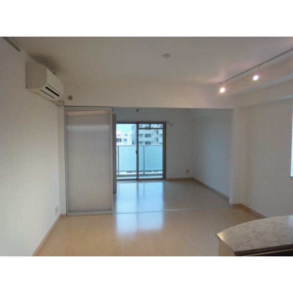 リバーランド姪浜の居間・リビング