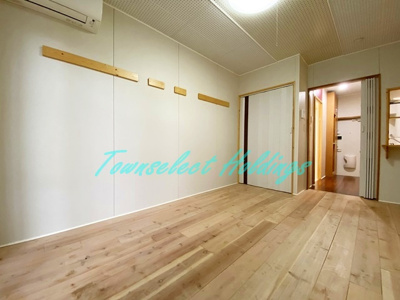 【寝室】 | DAIYU24番館 | 落ち着いた色合いのフローリングタイプ♪