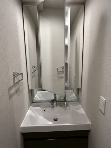 コートレジデンス南大塚の独立洗面台