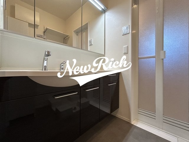 伊勢崎市東本町のアパートの独立洗面台