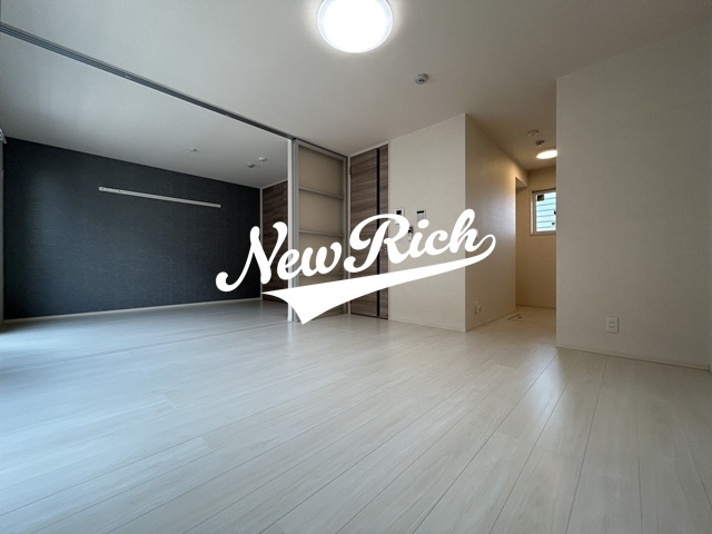 伊勢崎市茂呂町１丁目のアパートの居間・リビング