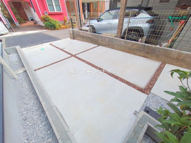 祝：成約済み　八王子市　子安町　新築戸建ての駐車場|～仲介手数料無料☆八王子ひなた不動産～　八王子市子安町　新築戸建て