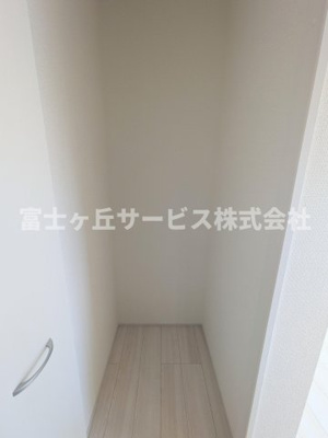 【収納】 | 袋井市上山梨 6期 新築一戸建て | キッチン横の収納です