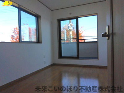 【子供部屋】 | 宮代町中古戸建て | 二面採光のお部屋で日当たり通風良好です！
収納も大きく過ごしやすいです。お子さんのお部屋にいかがでしょうか