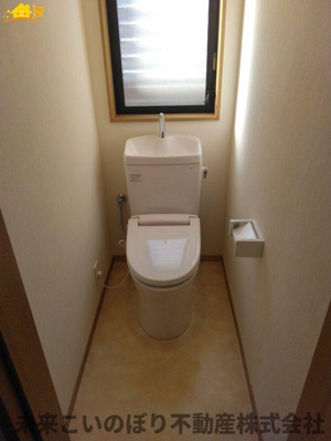 【トイレ】 | 宮代町中古戸建て | シンプルな機能を搭載したトイレ。家族みんなが使う場所だからこそ清潔にこだわりたいですね。