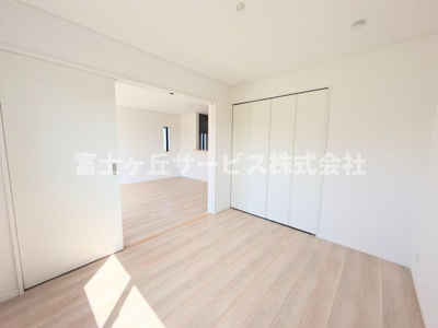 【洋室】 | 磐田市森本 新築一戸建て 1号棟 | リビング横の洋室です