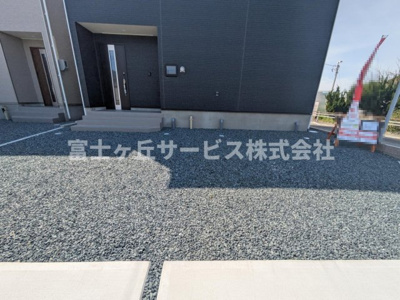 【駐車場】 | 磐田市森本 新築一戸建て 1号棟 | ３台駐車可能です