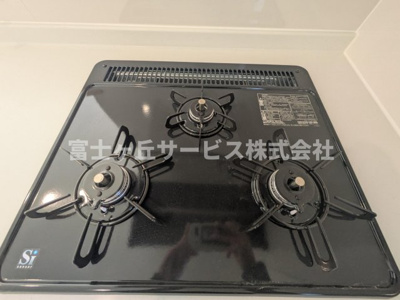 【その他】 | 磐田市森本 新築一戸建て 1号棟 | 3口コンロがあります