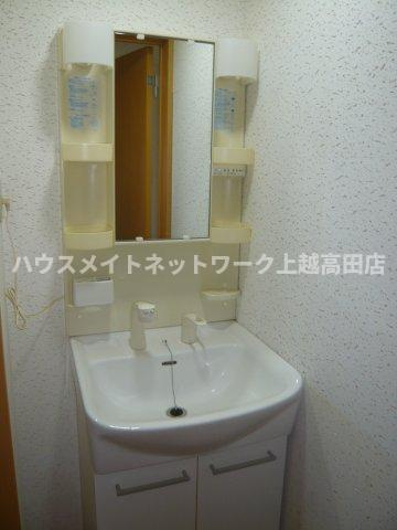 オレンジヒルズＪ１の独立洗面台|洗髪洗面化粧台（参考同型２０８号室室内写真）