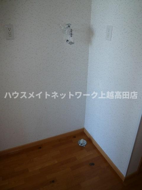 オレンジヒルズＪ１のその他|洗濯機置場（参考同型２０８号室室内写真）