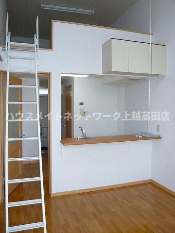 オレンジヒルズＪ１の居間・リビング|洋室（参考同型２０８号室室内写真）