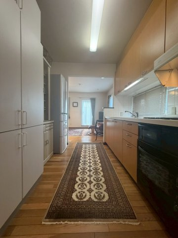 厚別東1条4丁目のキッチン|キッチン別角度！収納スペースも充実！