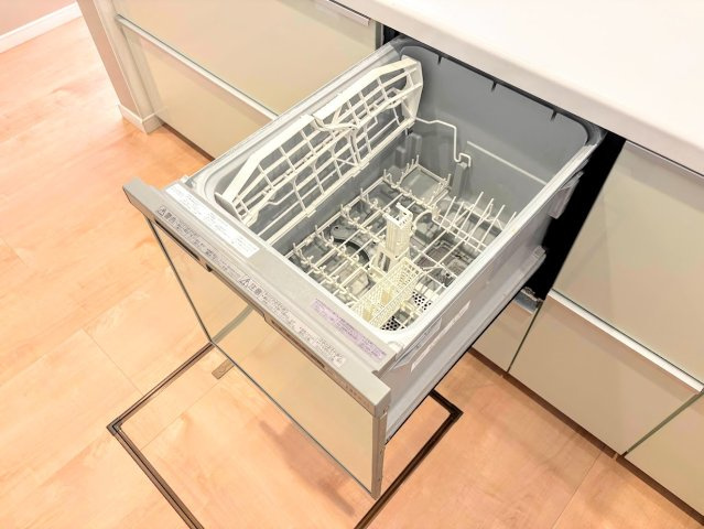 戸塚区汲沢町　中古戸建てのその他|◆食後の食器洗いは食洗機にお任せ！ご家族と団らんの時間を。家事の時短に効果大の食洗器付き。高温洗浄、節水効果もございます。
