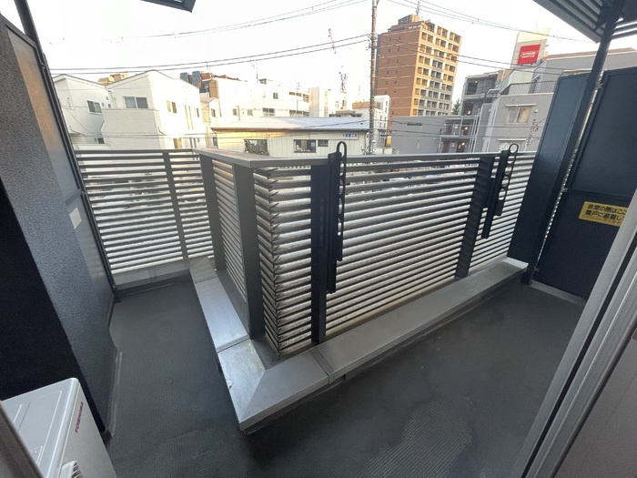 カスタリア目黒鷹番のバルコニー