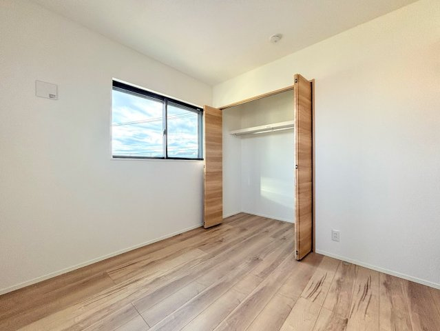 戸塚区汲沢町　新築戸建ての洋室|◆気持ちの良い風が室内へ入り込む居室。家具を配置しても広々ご利用いただけます！！
