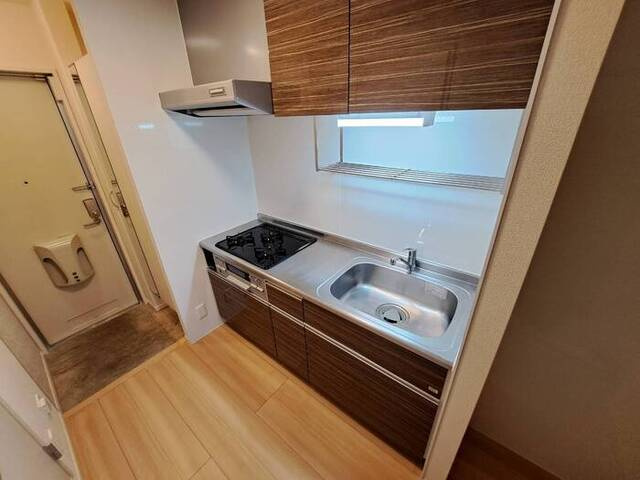 サンフィオーレのキッチン|３口コンロ付きシステムキッチンです。