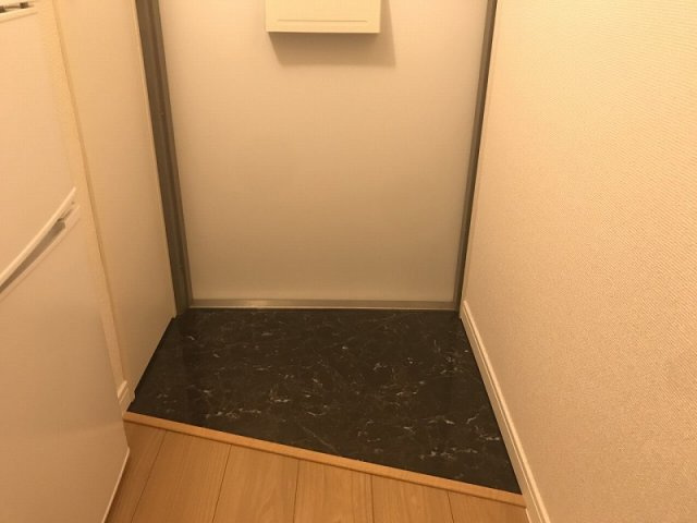 レオパレス椿の玄関