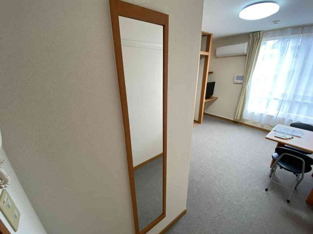 レオパレスグランドールのその他|1階はフローリング、2階はじゅうたんです。