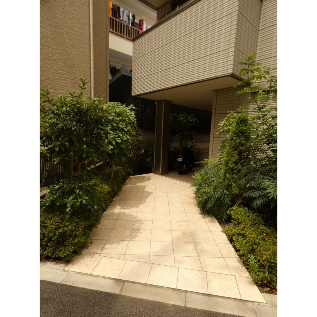 ハイネスメゾン成輪のエントランス