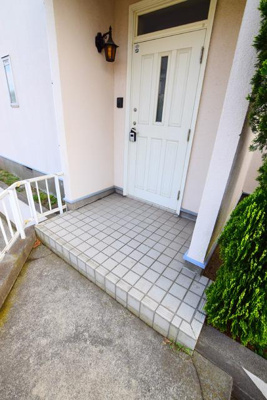 ★★玄関ポーチも広いですね★★