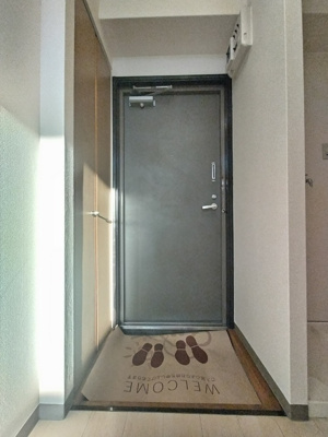 玄関扉です