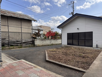 【庭】 | 車庫付き既存住宅　南陽市宮内 | 敷地内１４５坪！駐車スペースのほか、園芸も楽しめそうです♪