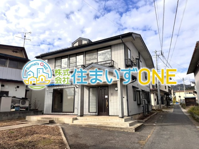 【外観】 | 車庫付き既存住宅　南陽市宮内 | グレーの落ち着いた外観の住まいです♪