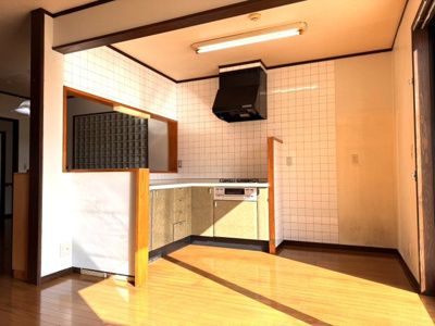 【キッチン】 | 車庫付き既存住宅　南陽市宮内 | 	L字型のキッチンで、使いやすく料理がはかどりそうです♪