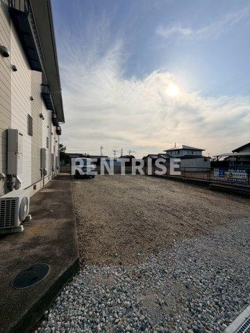 DUPLEX 国王37の駐車場