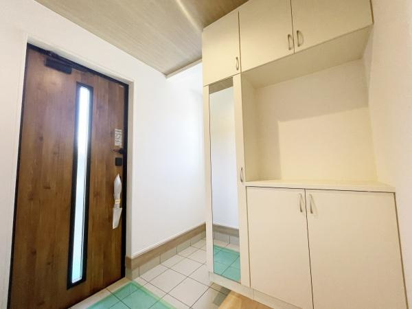 【玄関】 | 収納力たっぷりのシューズボックスもあり、玄関もスッキリ整理出来ます♪