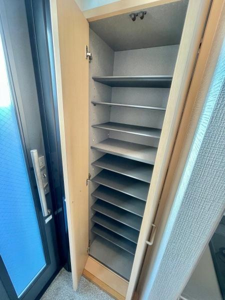 ダインハウス駒沢公園の内装|下足入れ