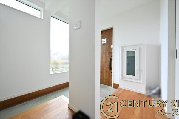 大和高田市曽大根１丁目　一戸建の玄関