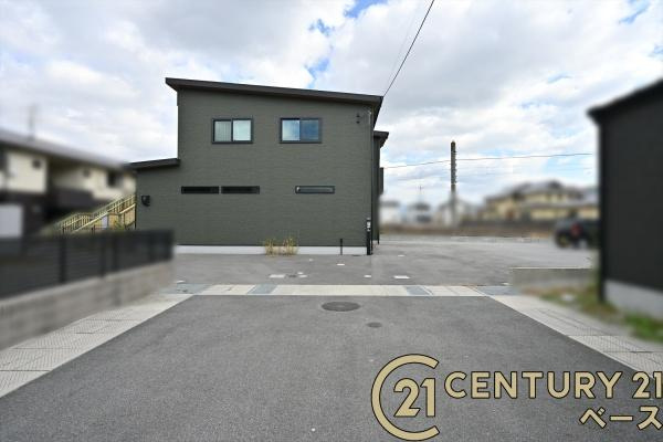 大和高田市曽大根１丁目　一戸建の前面道路含む現地写真