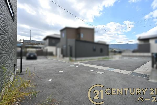 大和高田市曽大根１丁目　一戸建の前面道路含む現地写真
