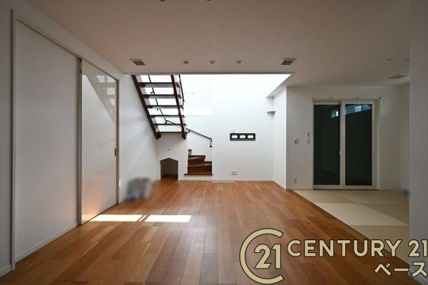 大和高田市曽大根１丁目　一戸建の居間・リビング