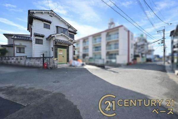 橿原市小綱町　一戸建の前面道路含む現地写真|■現地撮影写真■前面道路約６ｍでお車の出し入れも楽々！