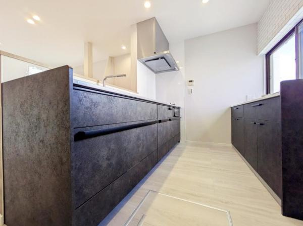 橿原市小綱町　一戸建の前面道路含む現地写真|■現地撮影写真■前面道路約６ｍでお車の出し入れも楽々！