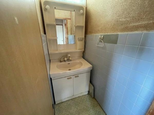 【独立洗面台】 | 門真市大池町　中古戸建 | こちらの画像は、AIを用いて家具を消しております。
