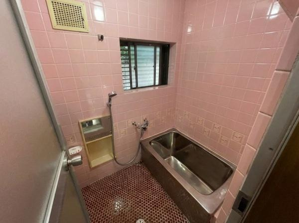 【浴室】 | 門真市大池町　中古戸建 | こちらの画像は、AIを用いて家具を消しております。