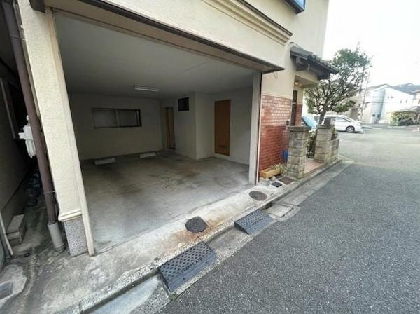 【駐車場】 | 門真市大池町　中古戸建 | こちらの画像は、AIを用いて家具を消しております。