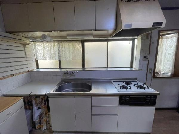 【キッチン】 | 門真市大池町　中古戸建 | こちらの画像は、AIを用いて家具を消しております。