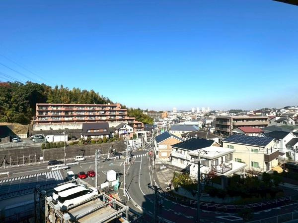 ライオンズマンション下永谷のその他|現地からの眺望です。風通しが良くて窓を開けて過ごしたい方にもおすすめな住戸です。