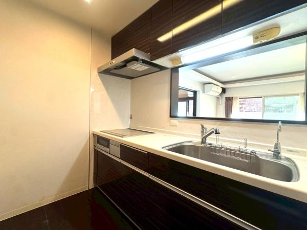 ライオンズマンション下永谷のキッチン|広々としたキッチンです。作業もしやすいです。収納力も〇